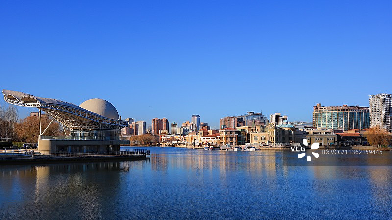 冬日朝阳公园河畔图片素材