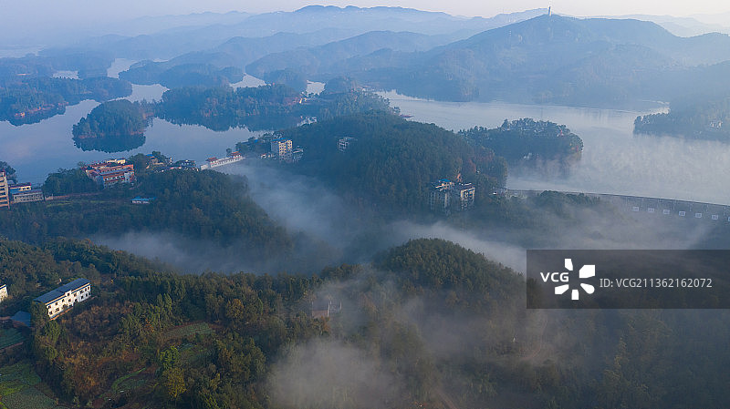 云雾中的眉山市仁寿黑龙滩图片素材