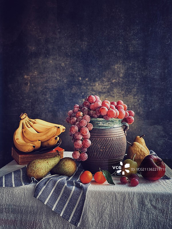 桌上水果的高角度视图图片素材