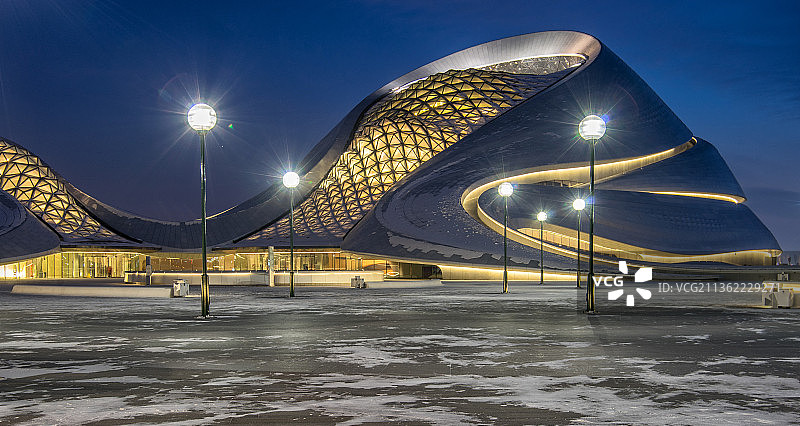 中国黑龙江哈尔滨大剧院冬季景观图片素材