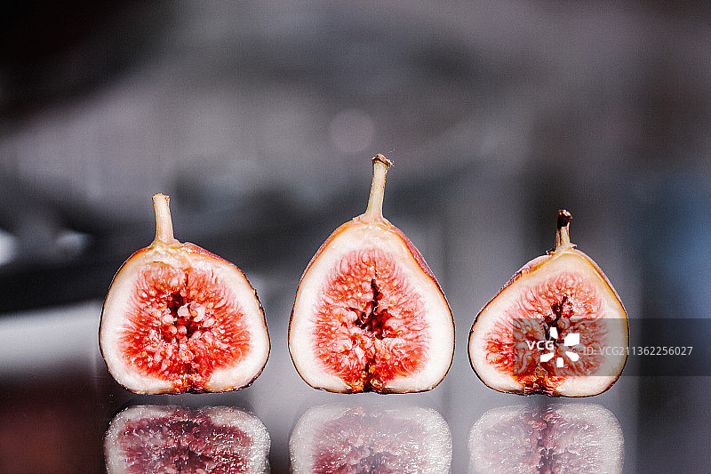 无花果暴露，无花果在上的特写图片素材