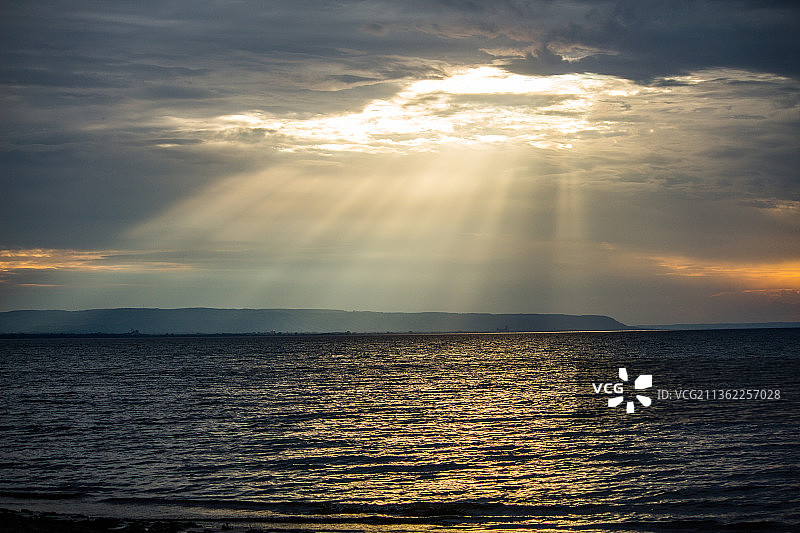 天堂之日：加拿大安大略省瓦萨加海滩日落时分的海景图片素材