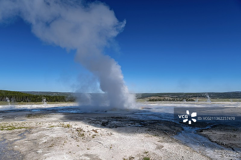 怀俄明州下间歇泉盆地热水喷泉美景图片素材