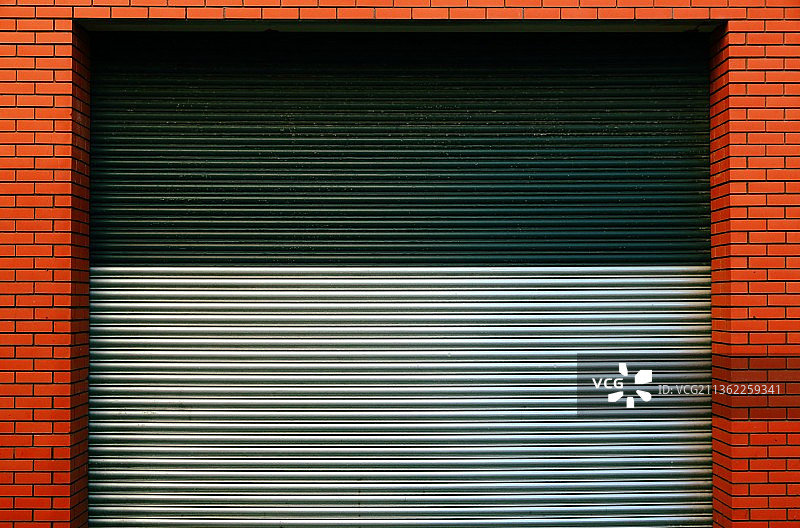 关闭的百叶窗的完整画面图片素材