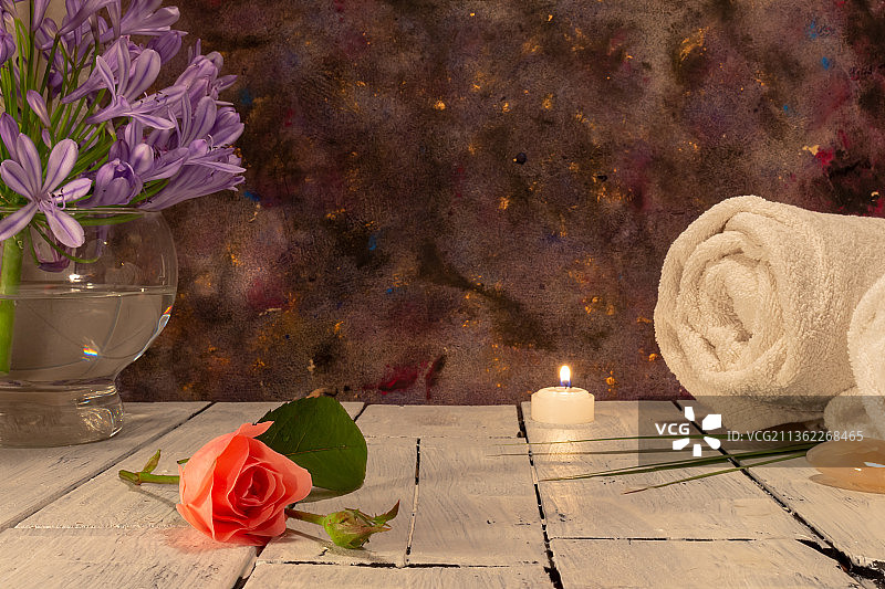 用于深色背景Spa的美容元素图片素材