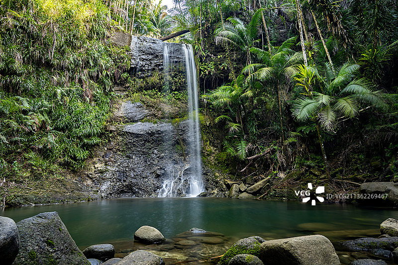 关岛约纳森林圣卡洛斯瀑布风景图片素材