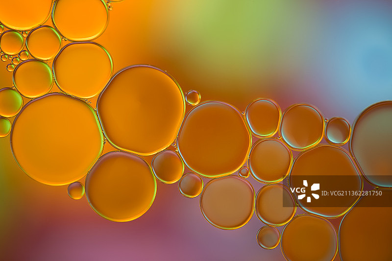 始终在你身边，油中油的特写图片素材