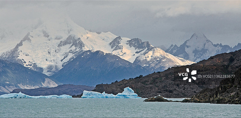 阿根廷湖山景图片素材