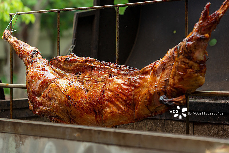来自大草原的美食，烤全羊图片素材