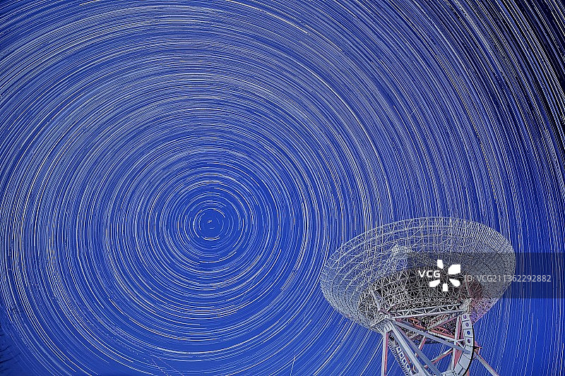 夜晚通讯卫星特写图片素材