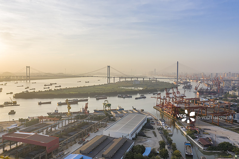 广州珠江口广州港码头图片素材