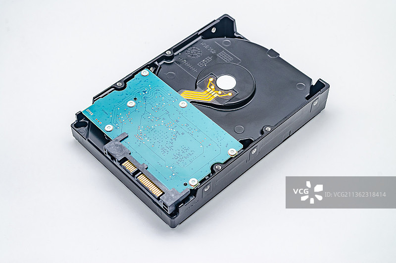 中国山东影棚拍摄电脑计算机上的机械硬盘图片素材