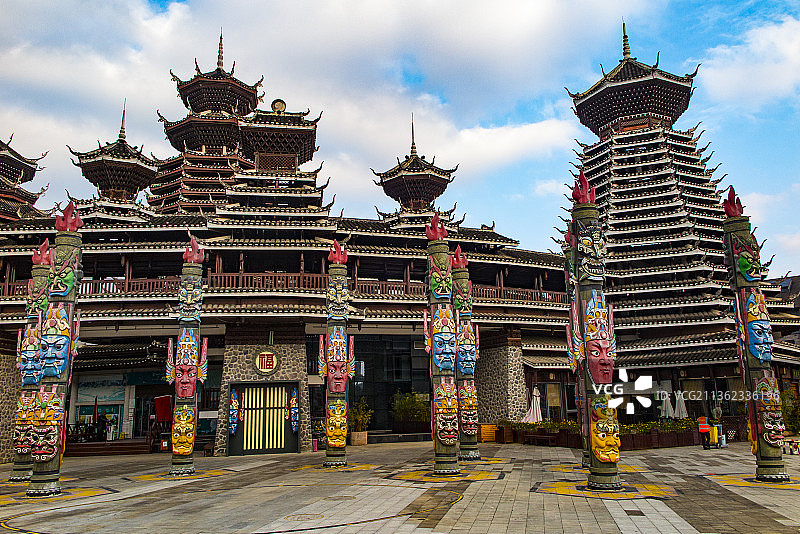 中国贵州贵阳市龙洞堡机场双龙新区多彩贵州城图片素材