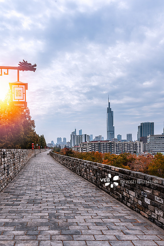 秋天中国南京玄武门的城墙城楼的秋景图片素材