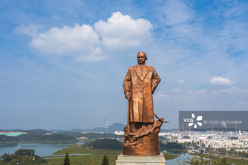 广西钦州仙岛公园孙中山铜像图片素材
