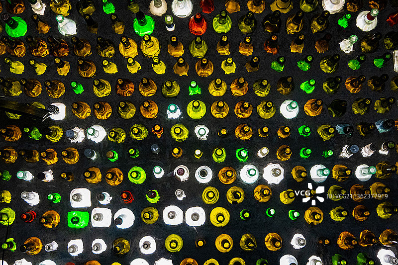 逆光拍摄的瓶子，以色列茨波里图片素材