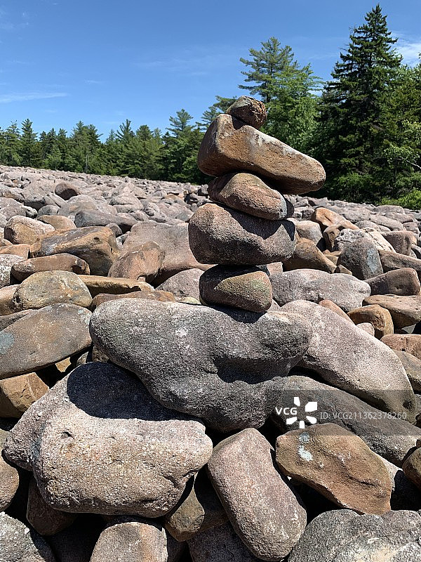 天空下的岩石景观图片素材