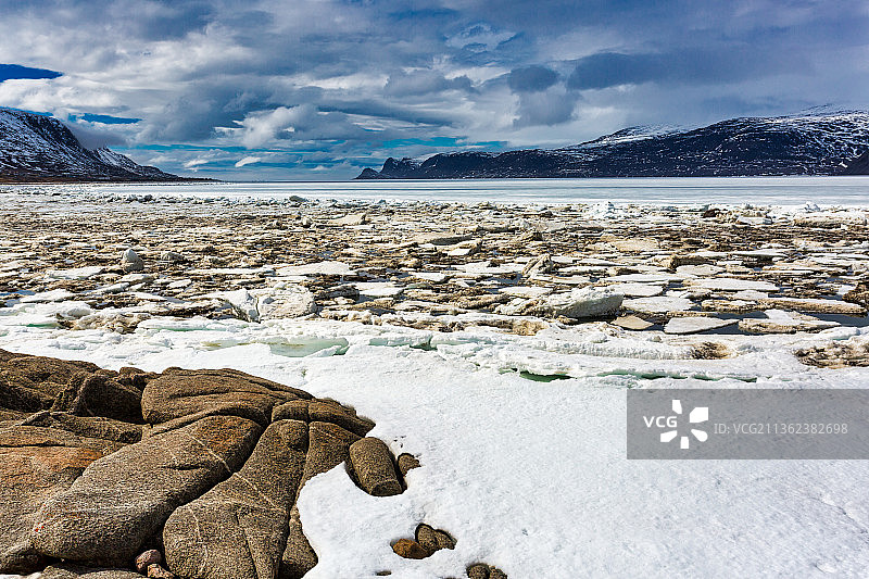 北方夏日：加拿大努纳武特巴芬岛冬季海景图片素材