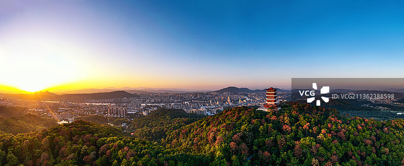 韶阳楼视角下的韶关市全景图片素材