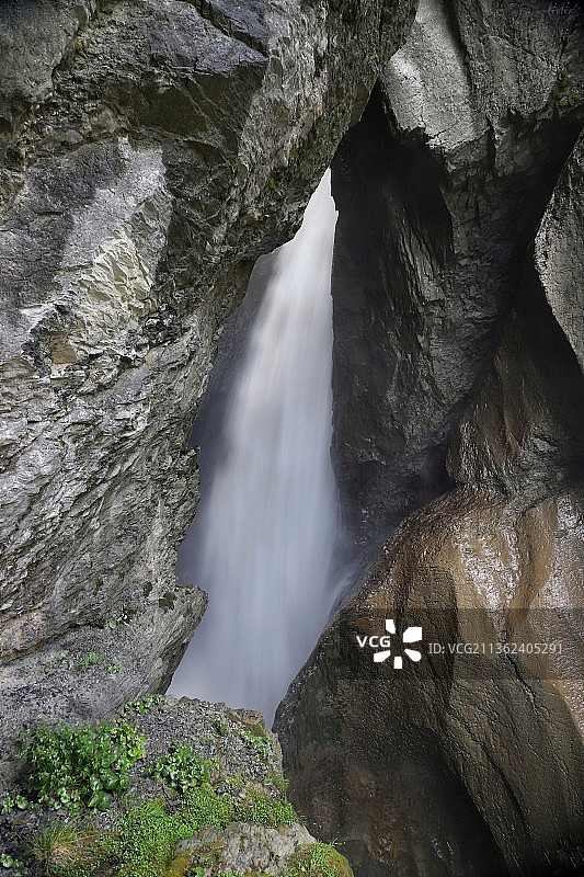 洞穴瀑布风景图片素材