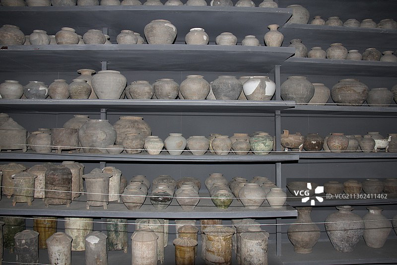 陕西咸阳汉阳陵——帝陵外藏坑展示厅：陶器图片素材