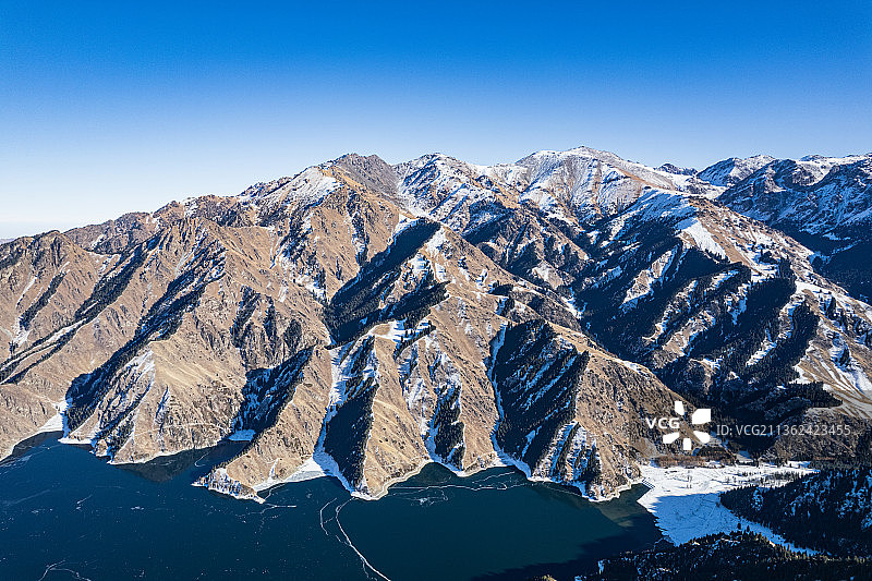 新疆天山天池冬季风光图片素材