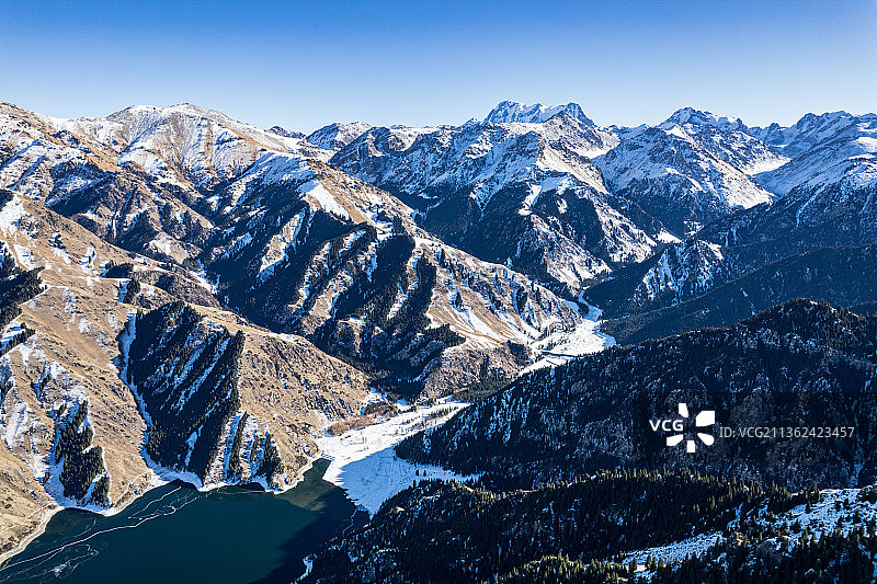 新疆天山天池冬季风光图片素材
