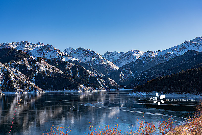新疆天山天池冬季风光图片素材