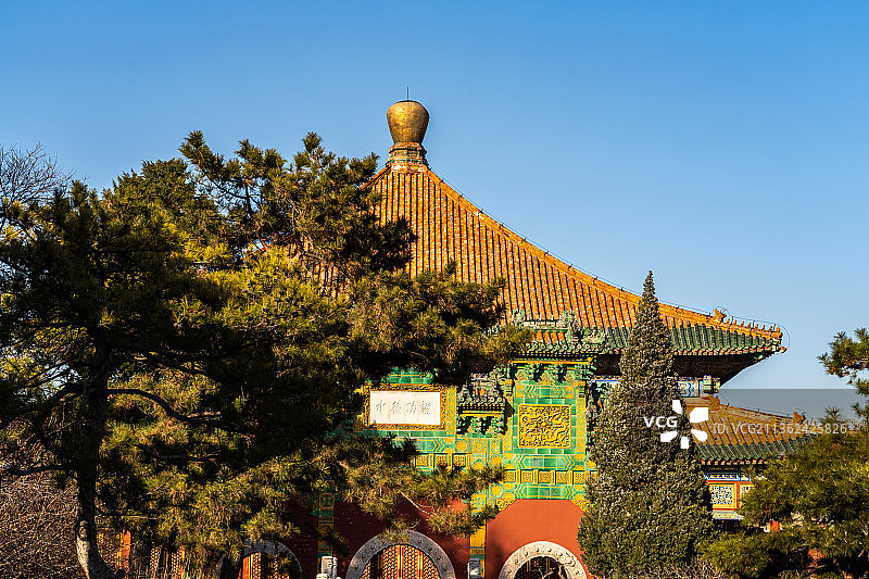 北海公园小西天牌楼Beihai Park Xiaoxitian Gate图片素材