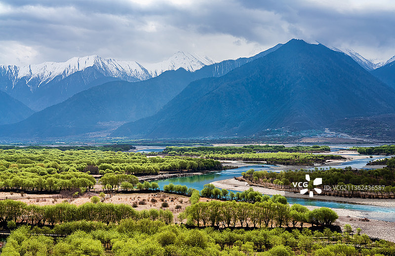 西藏林芝尼洋河风光带雅尼湿地风光图片素材