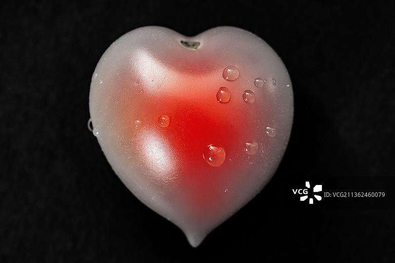 一个跳动的红心图片素材