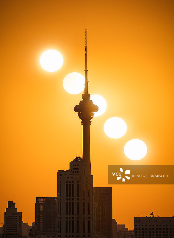 天津天塔悬日序列图片素材