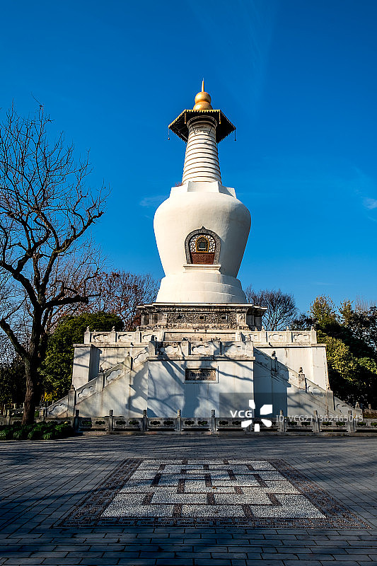 清朝乾隆年建造的扬州瘦西湖白塔之“白塔晴云”图片素材