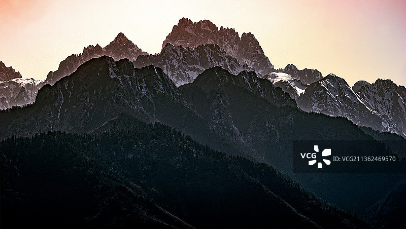 岷山层峦图片素材