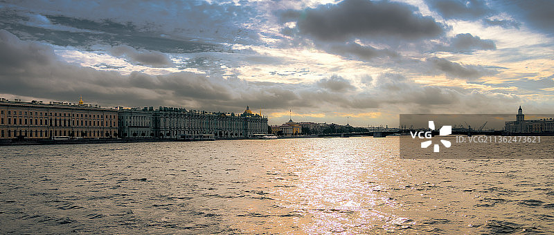 涅瓦河上图片素材