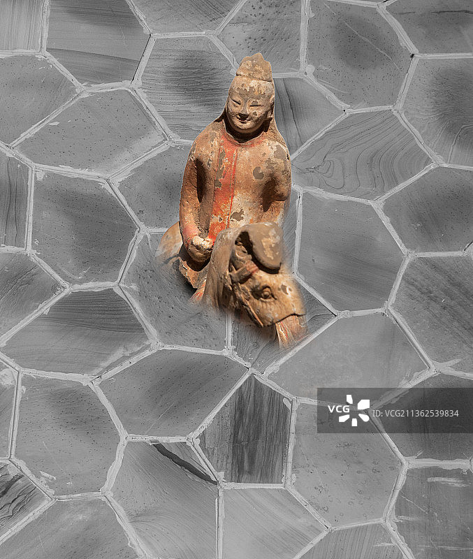 从墙里走出的骑马陶俑图片素材