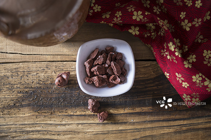 中国古风背景的中药赭石特写图片素材