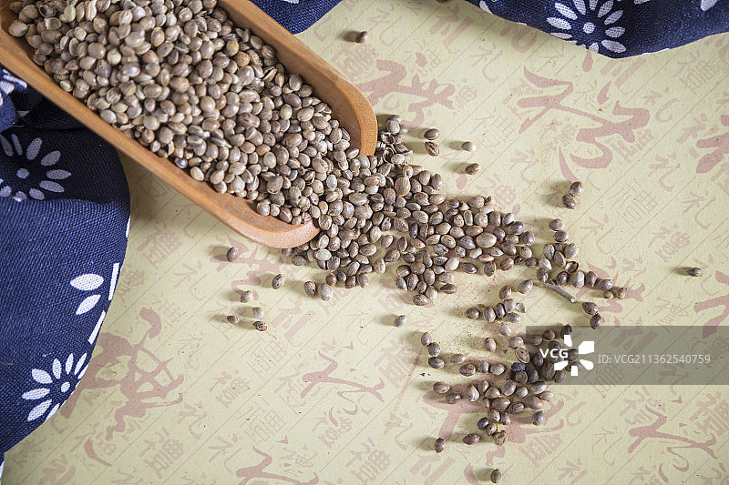 中国古风背景的中药火麻仁特写图片素材