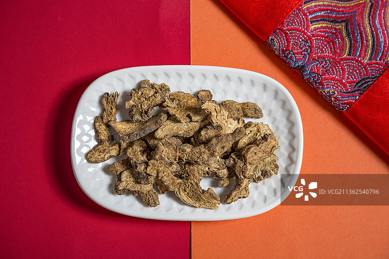 中国古风背景的中药苍术特写图片素材