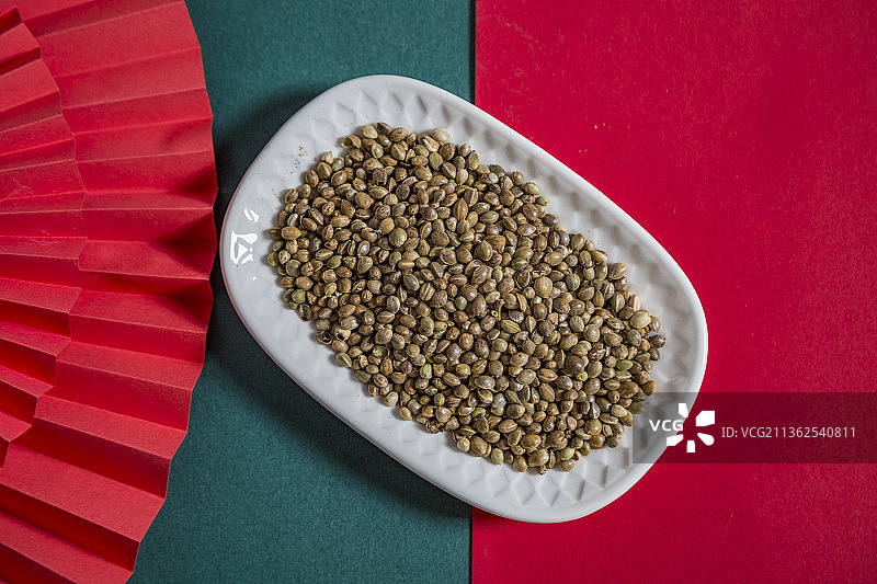 中国古风背景的中药火麻仁特写图片素材