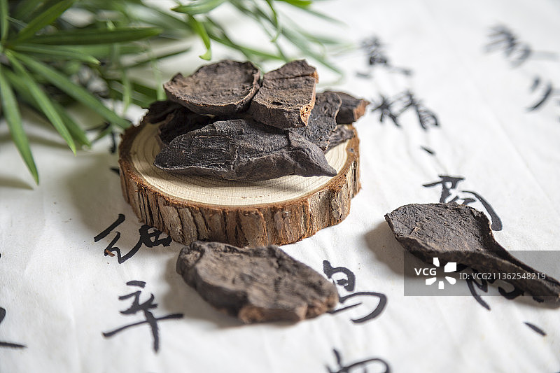中国古风背景的中药首乌特写图片素材
