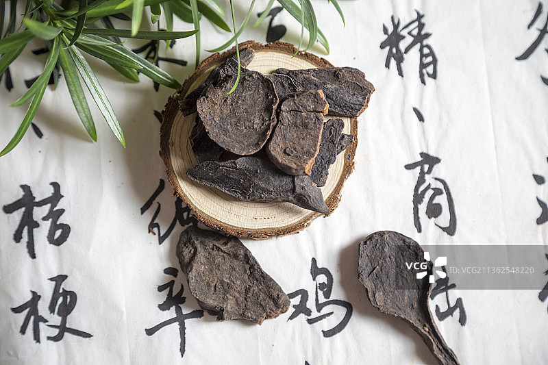 中国古风背景的中药首乌特写图片素材