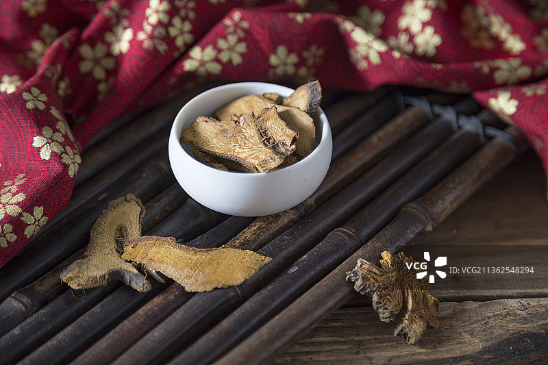 中国古风背景的中药虎杖特写图片素材