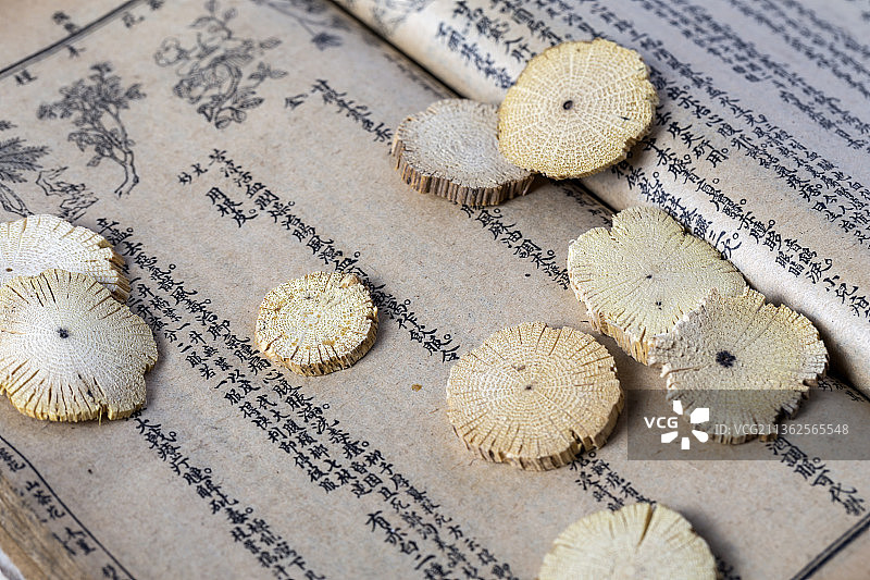 中国古风背景的中药木通特写图片素材