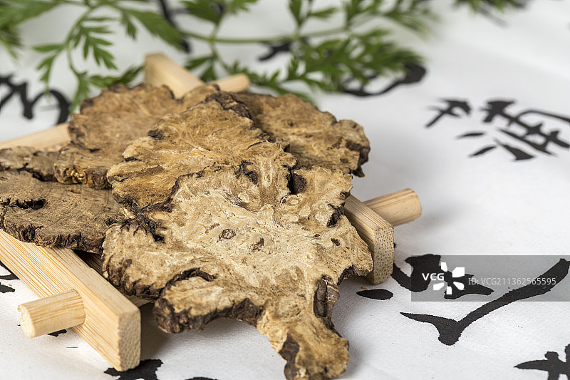 中国古风背景的中药川芎特写图片素材