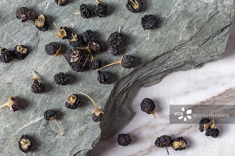 中国古风背景的中药五味子特写图片素材