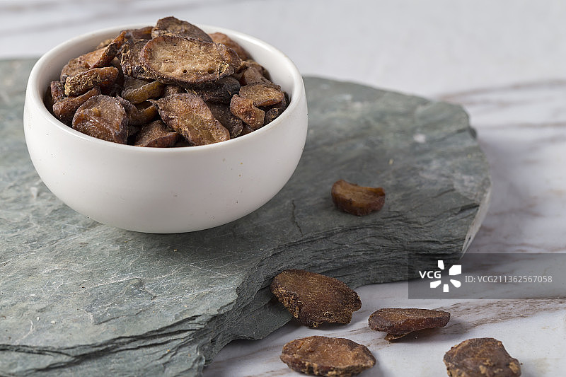 中国古风背景的中药姜半夏特写图片素材