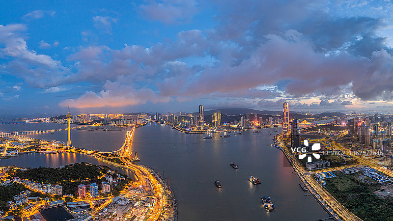 珠海十字门商务区和澳门半岛夜景全景航拍图片素材