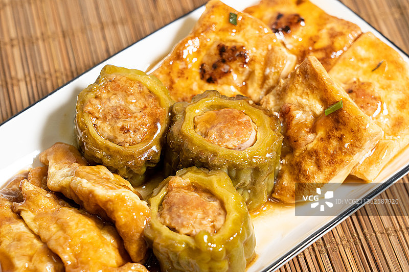 广东经典美味客家菜客家酿三宝图片素材