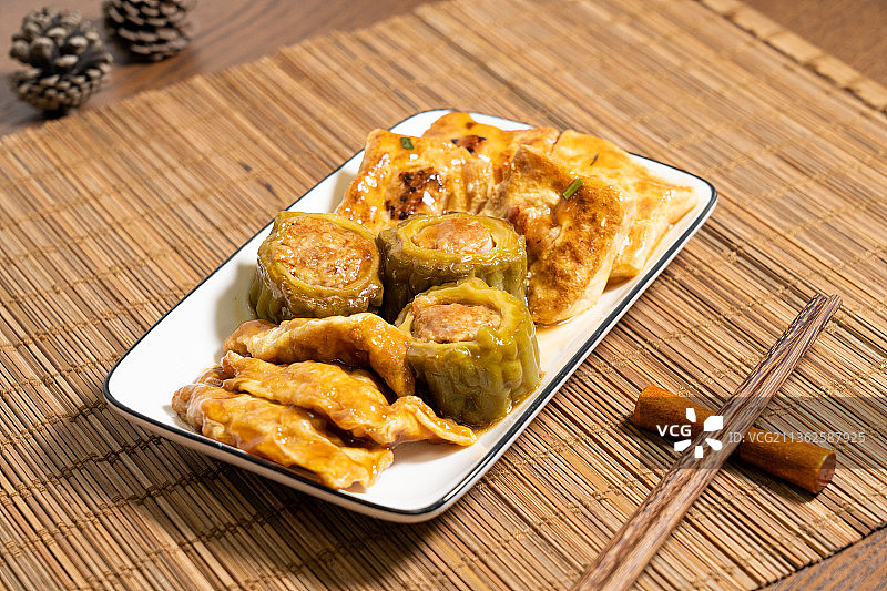 广东经典美味客家菜客家酿三宝图片素材